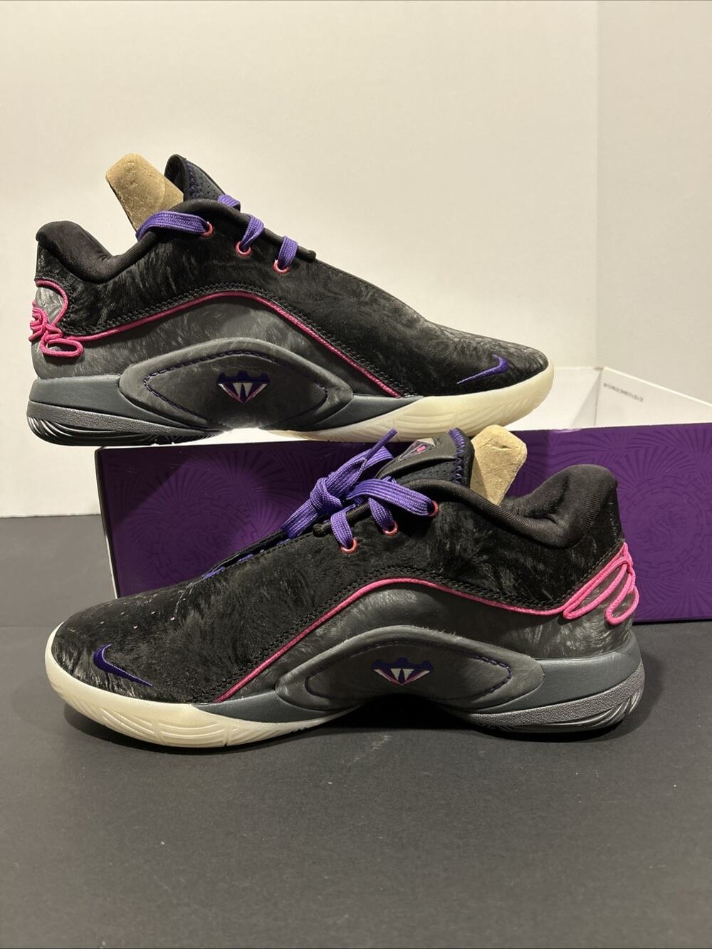 Nike LeBron XXII Black/Laser Fuchsia Nubuck 9M Low Top Blacklight FZ1094-001 NEW